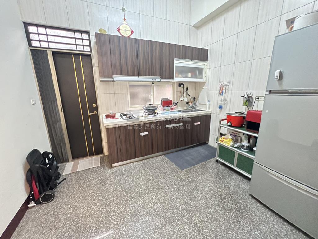 近快官帝景四房美墅房屋室內格局與周邊環境