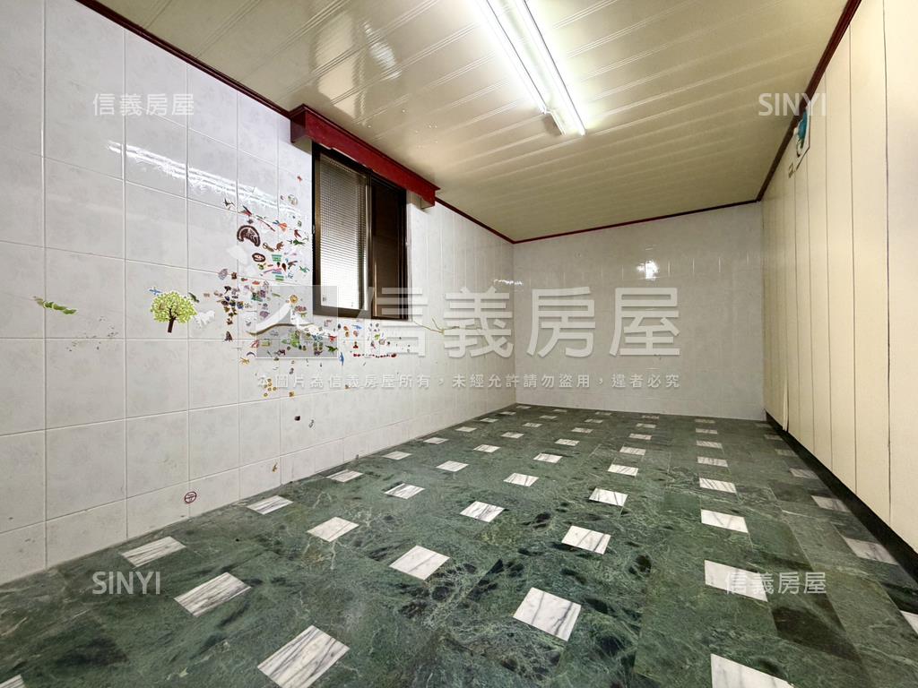 稀有仁忠街五樓含頂加房屋室內格局與周邊環境