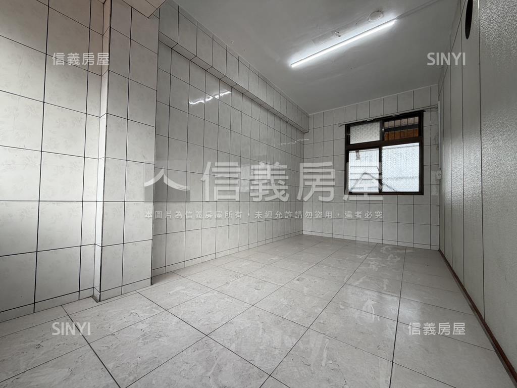 稀有仁忠街五樓含頂加房屋室內格局與周邊環境