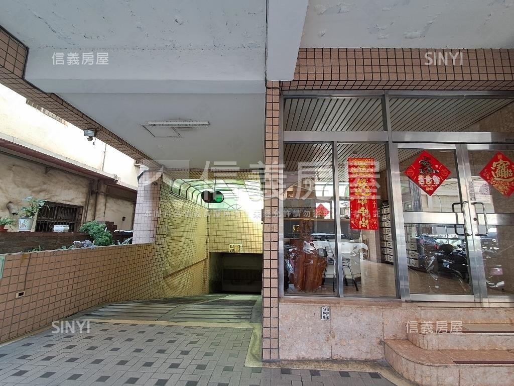近Ｇ７捷運高樓大空間平車房屋室內格局與周邊環境