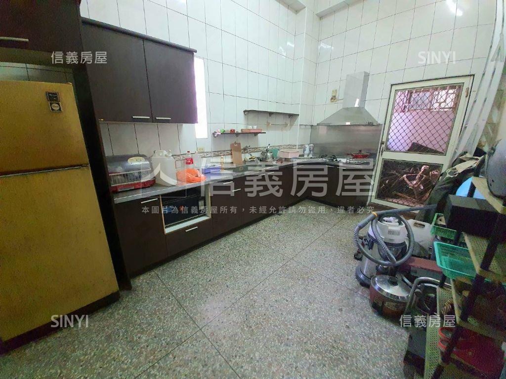 旱溪東路臨路大面寬美店透房屋室內格局與周邊環境