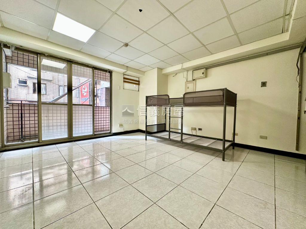 新案！大業國中旁金店面！房屋室內格局與周邊環境