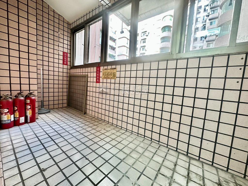 新案！大業國中旁金店面！房屋室內格局與周邊環境