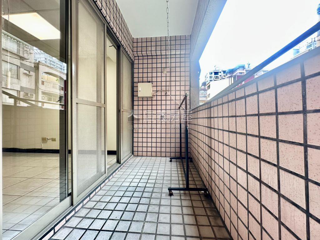 新案！大業國中旁金店面！房屋室內格局與周邊環境