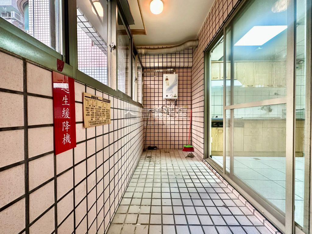 新案！大業國中旁金店面！房屋室內格局與周邊環境