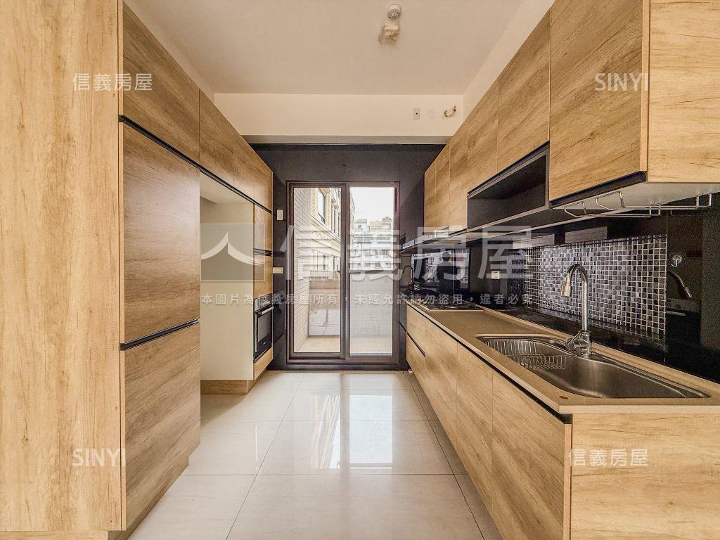 仁雄商圈電梯美透房屋室內格局與周邊環境