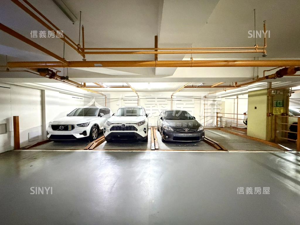峻葳童年‧首選２房車位房屋室內格局與周邊環境