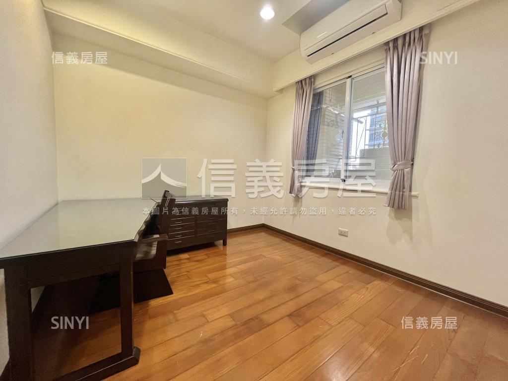 專任凱悅花園三房車位房屋室內格局與周邊環境