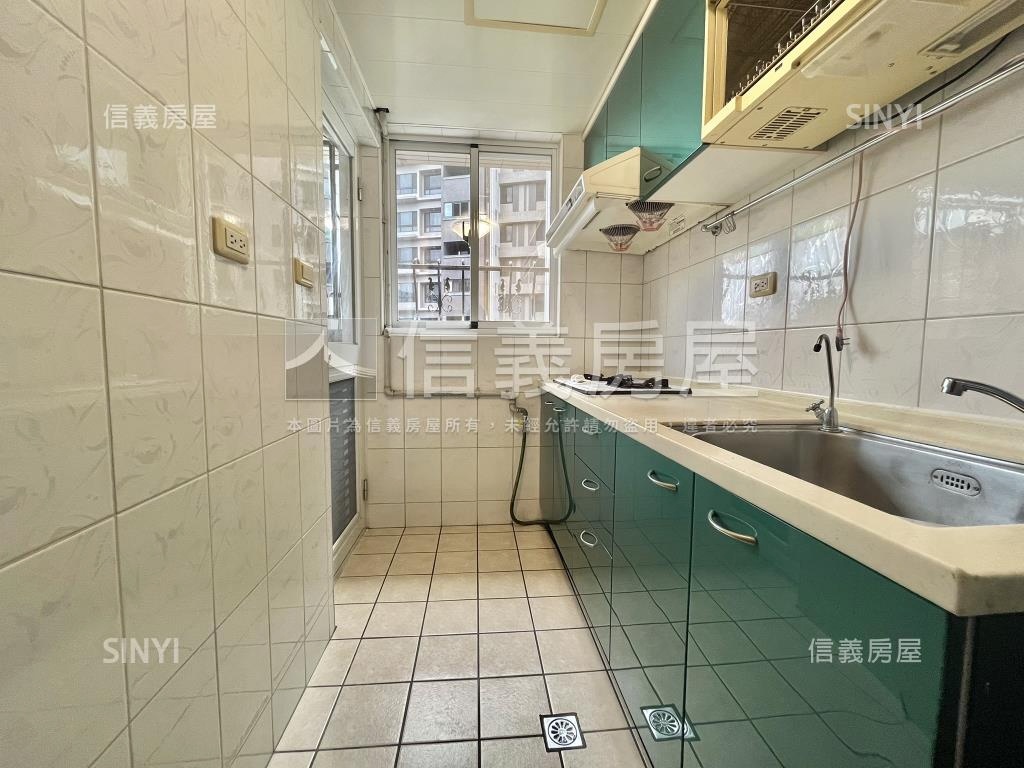 專任凱悅花園三房車位房屋室內格局與周邊環境
