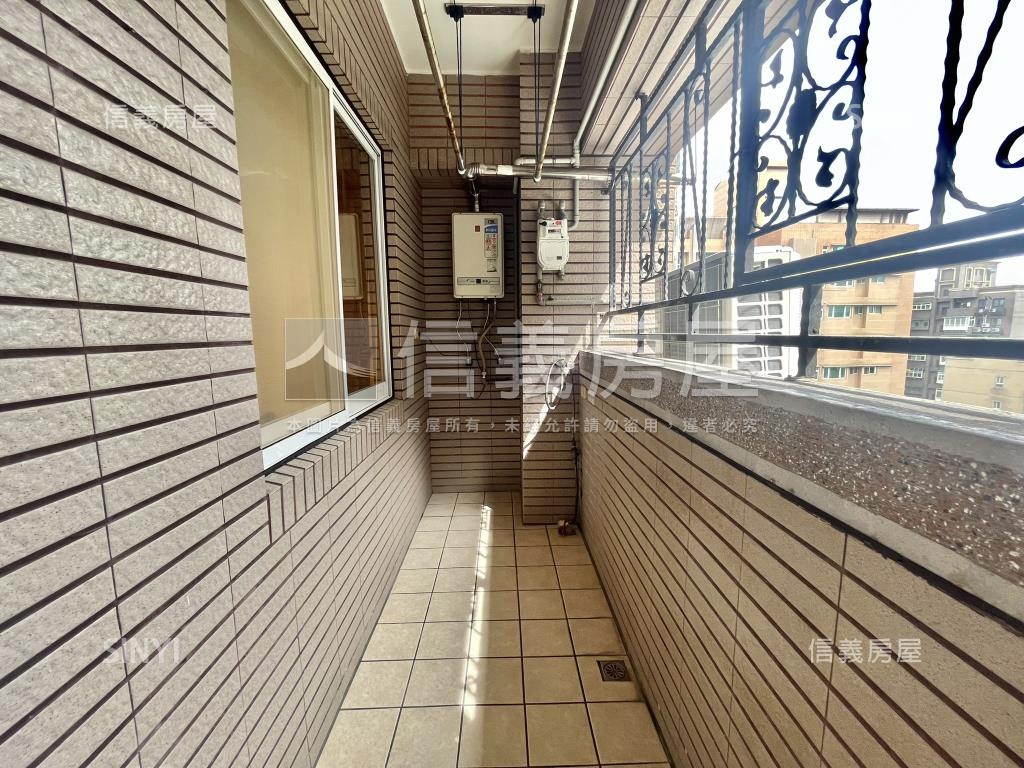 專任凱悅花園三房車位房屋室內格局與周邊環境