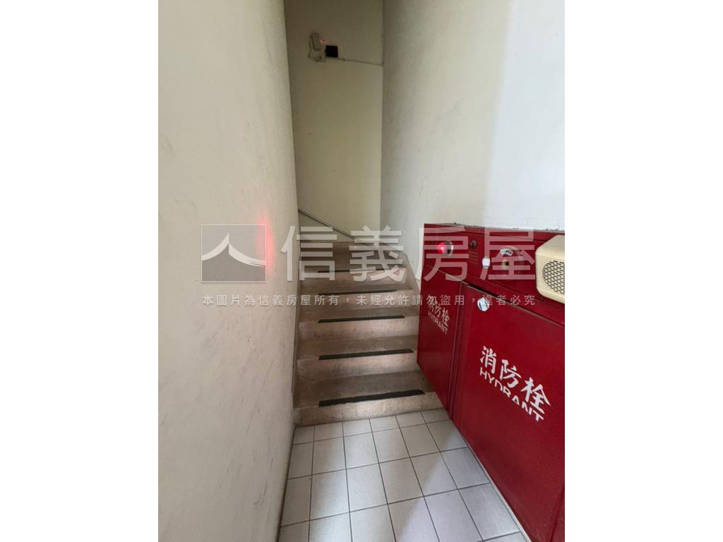 化成路電梯珠寶盒Ｂ房屋室內格局與周邊環境