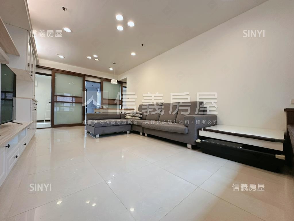 世紀皇家３房採光戶房屋室內格局與周邊環境