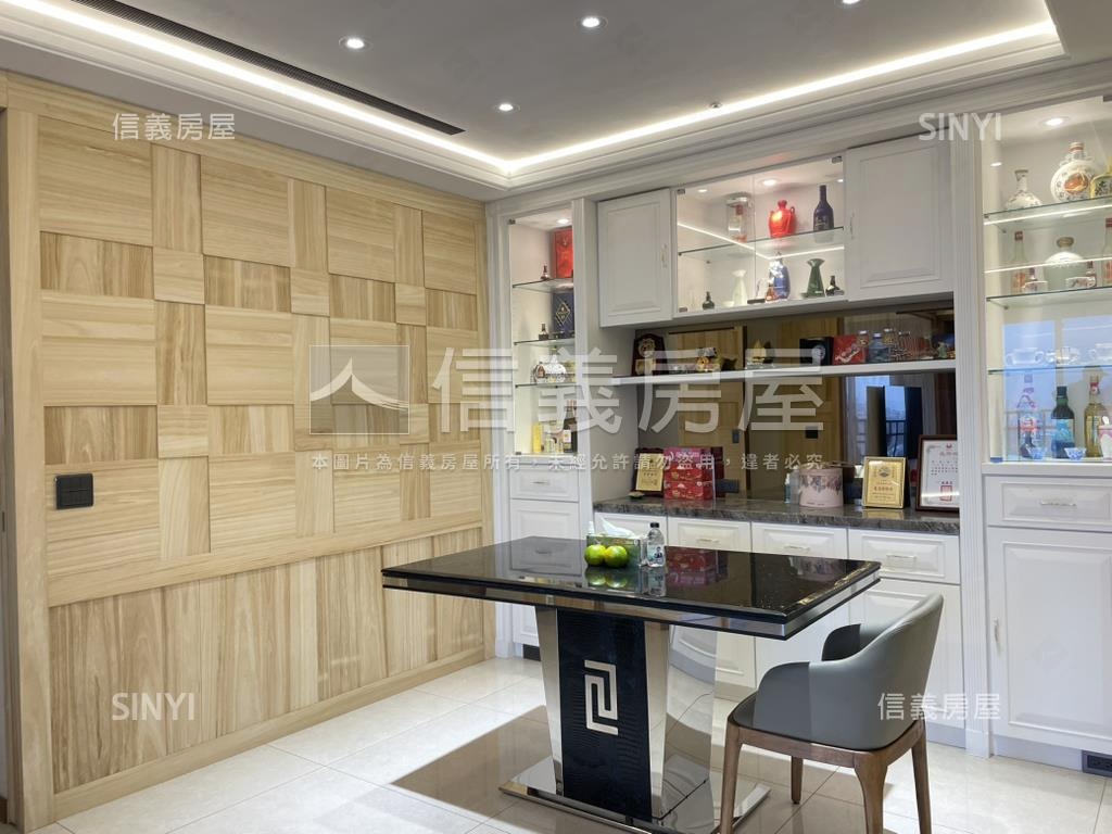 築城麗富高樓方正美四房房屋室內格局與周邊環境