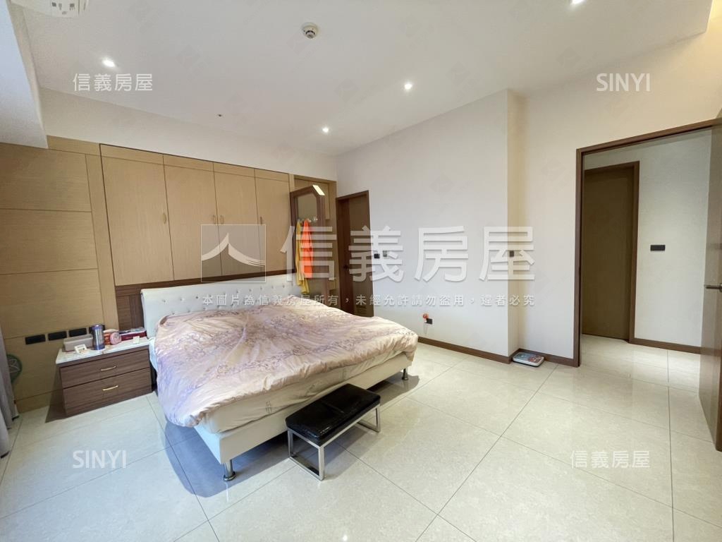 築城麗富高樓方正美四房房屋室內格局與周邊環境