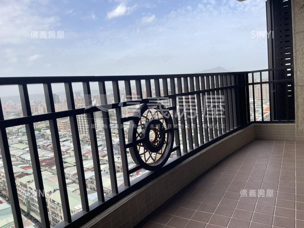 築城麗富高樓方正美四房房屋室內格局與周邊環境