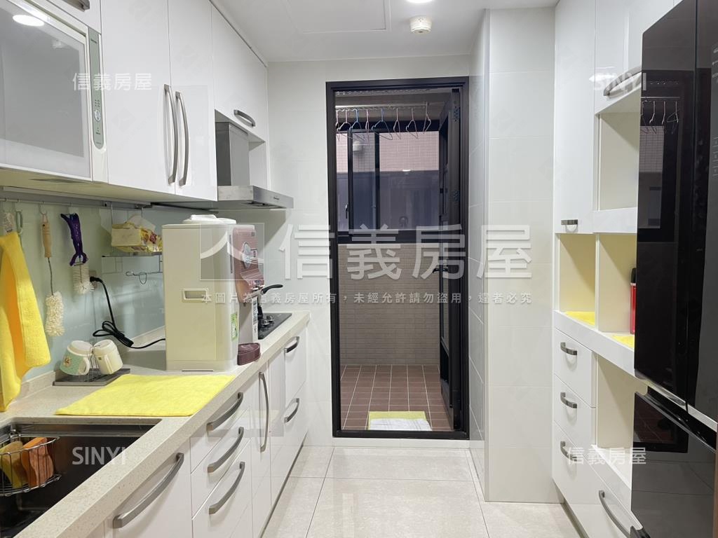 築城麗富高樓方正美四房房屋室內格局與周邊環境