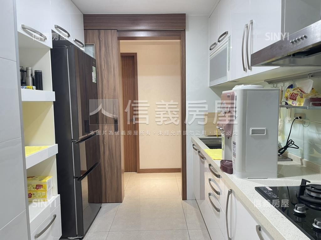 築城麗富高樓方正美四房房屋室內格局與周邊環境