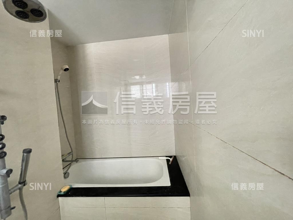 築城麗富高樓方正美四房房屋室內格局與周邊環境