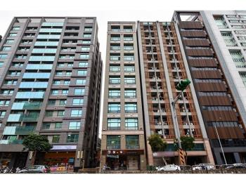 民權捷運挑高美屋