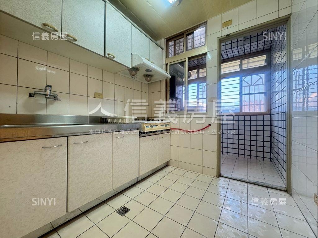 近車站方正三房房屋室內格局與周邊環境