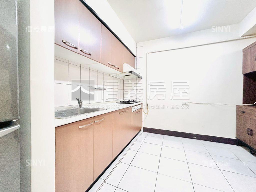 綏遠路電梯華廈美美四房房屋室內格局與周邊環境