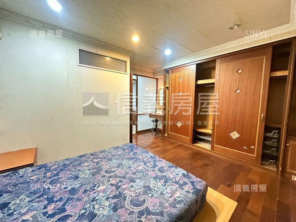 高鐵商圈面寬金店面房屋室內格局與周邊環境