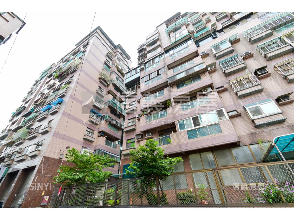 桃林步道第一排，景觀三房房屋室內格局與周邊環境