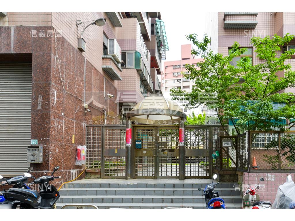 桃林步道第一排，景觀三房房屋室內格局與周邊環境