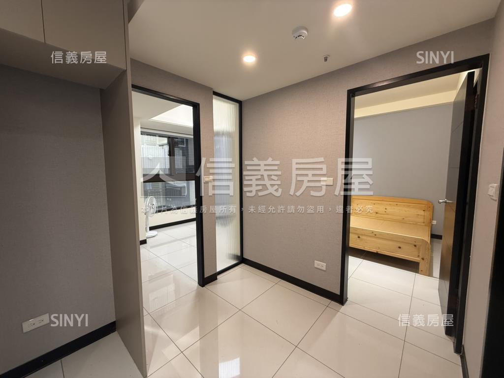 專任全新裝潢兩房車位房屋室內格局與周邊環境