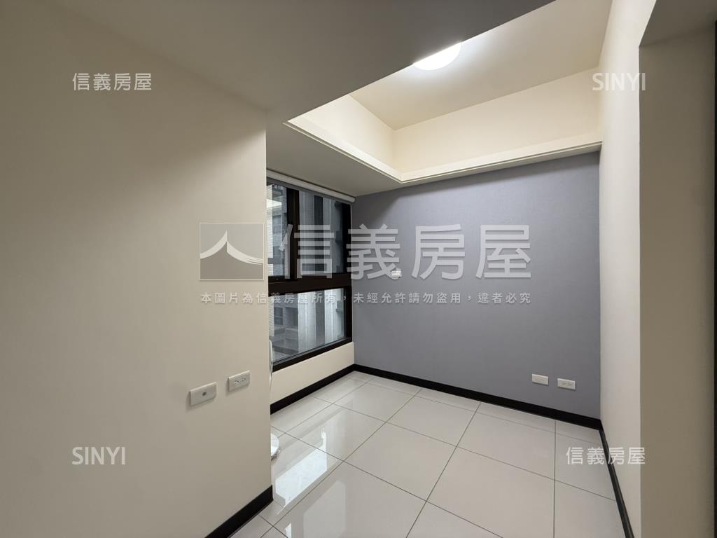 專任全新裝潢兩房車位房屋室內格局與周邊環境