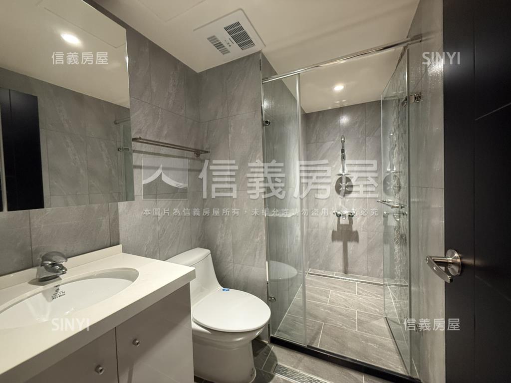 專任全新裝潢兩房車位房屋室內格局與周邊環境