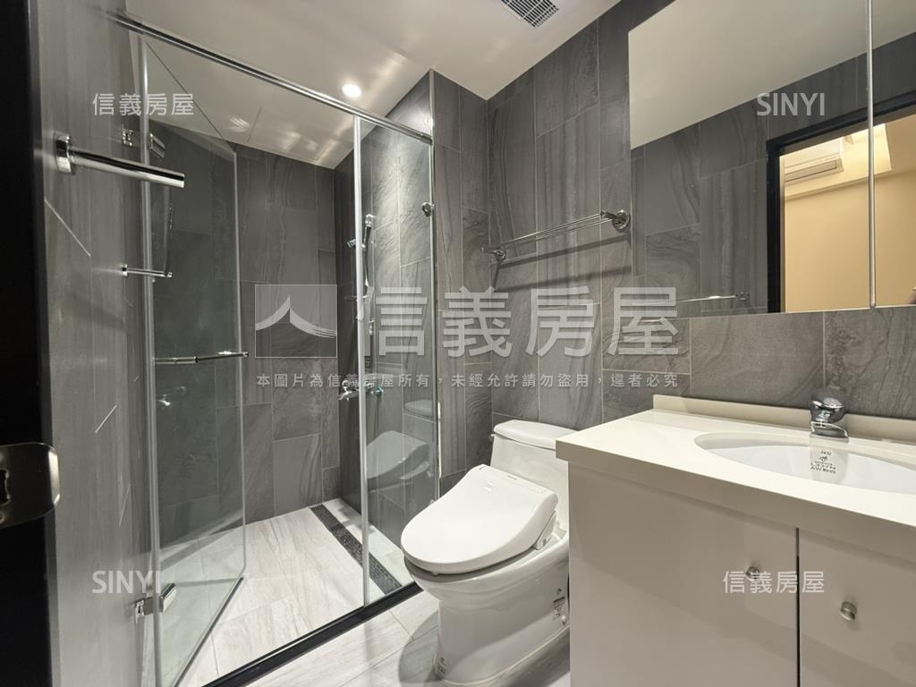 專任全新裝潢兩房車位房屋室內格局與周邊環境