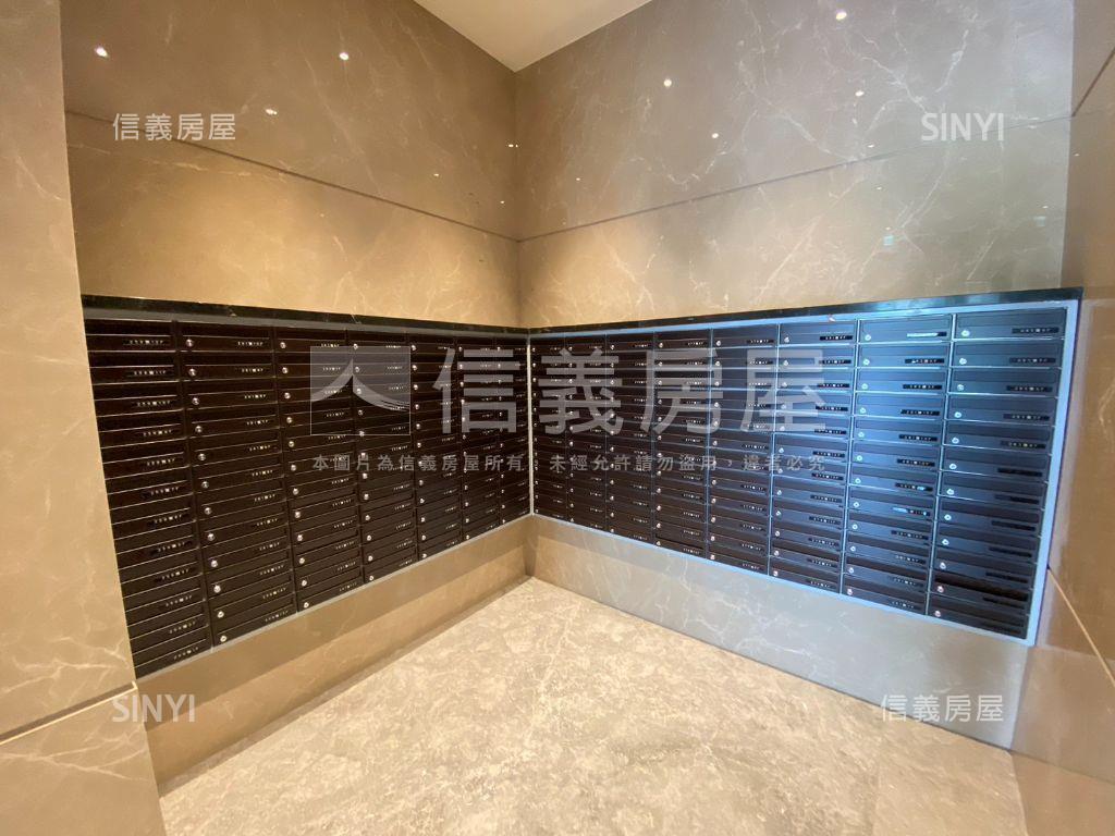 專任全新裝潢兩房車位房屋室內格局與周邊環境