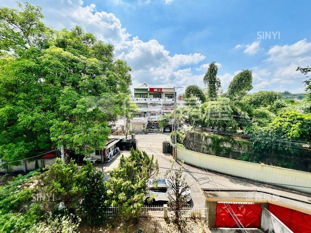 近華盛頓中學邊間庭院別墅房屋室內格局與周邊環境