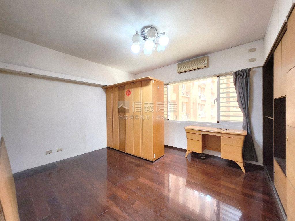 專任臻愛加州單層獨戶房屋室內格局與周邊環境