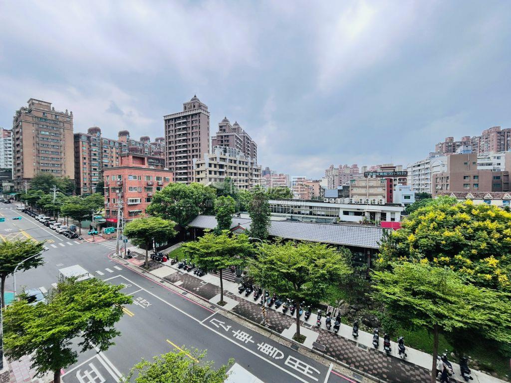 專任臻愛加州單層獨戶房屋室內格局與周邊環境