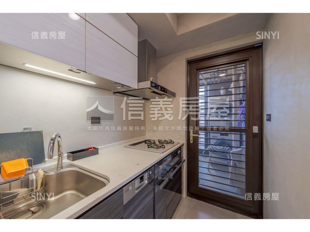 鄉林高樓時尚車位房屋室內格局與周邊環境