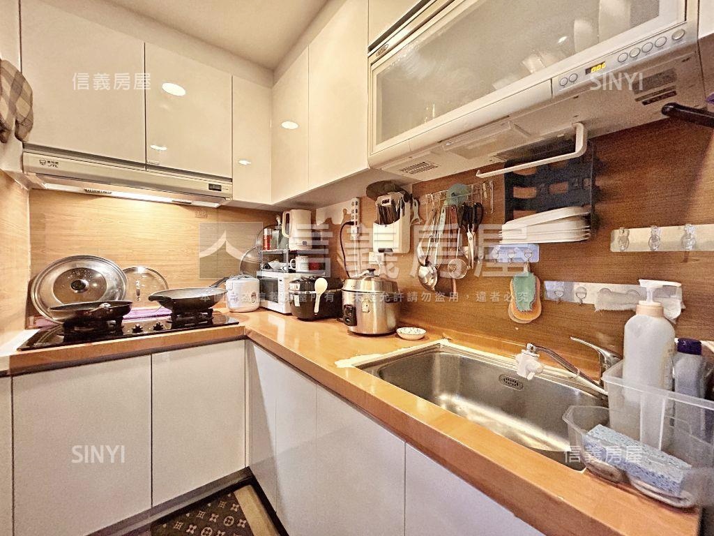 近國民運動中心｜採光三房房屋室內格局與周邊環境