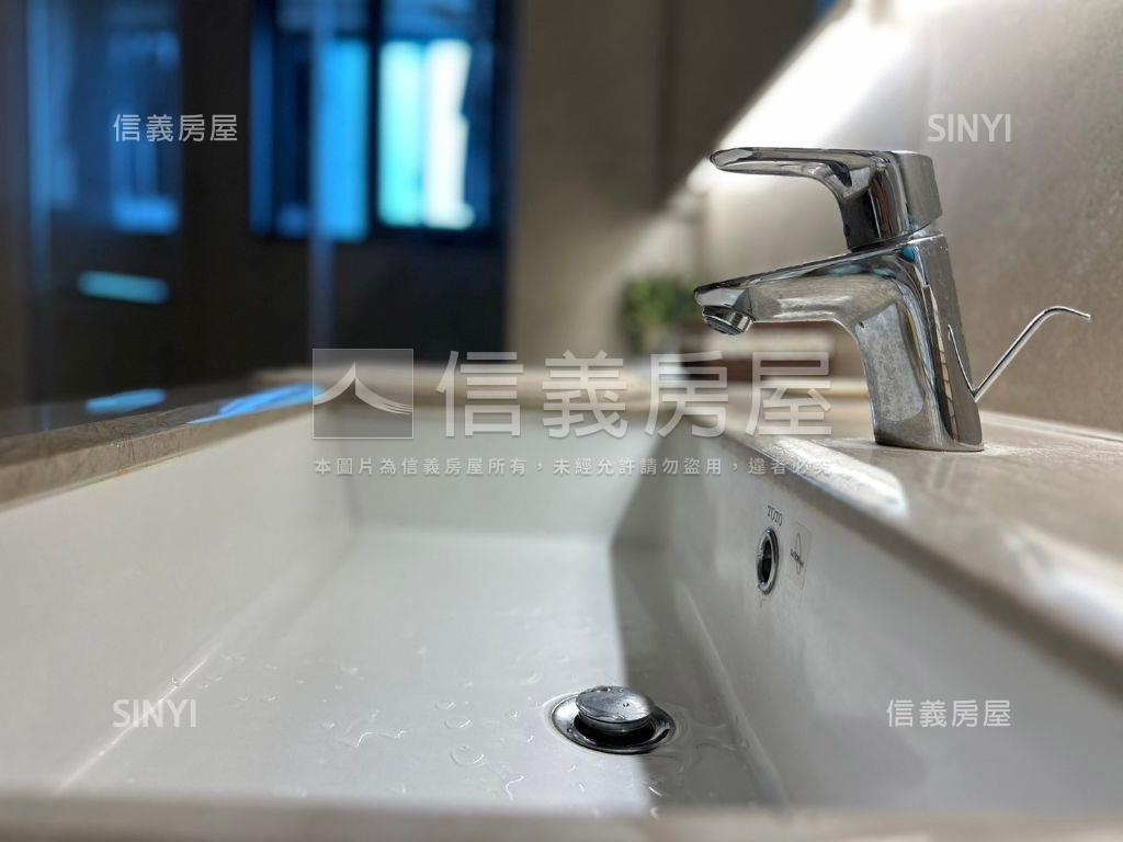 閱上景高樓層看山巒豪景房屋室內格局與周邊環境