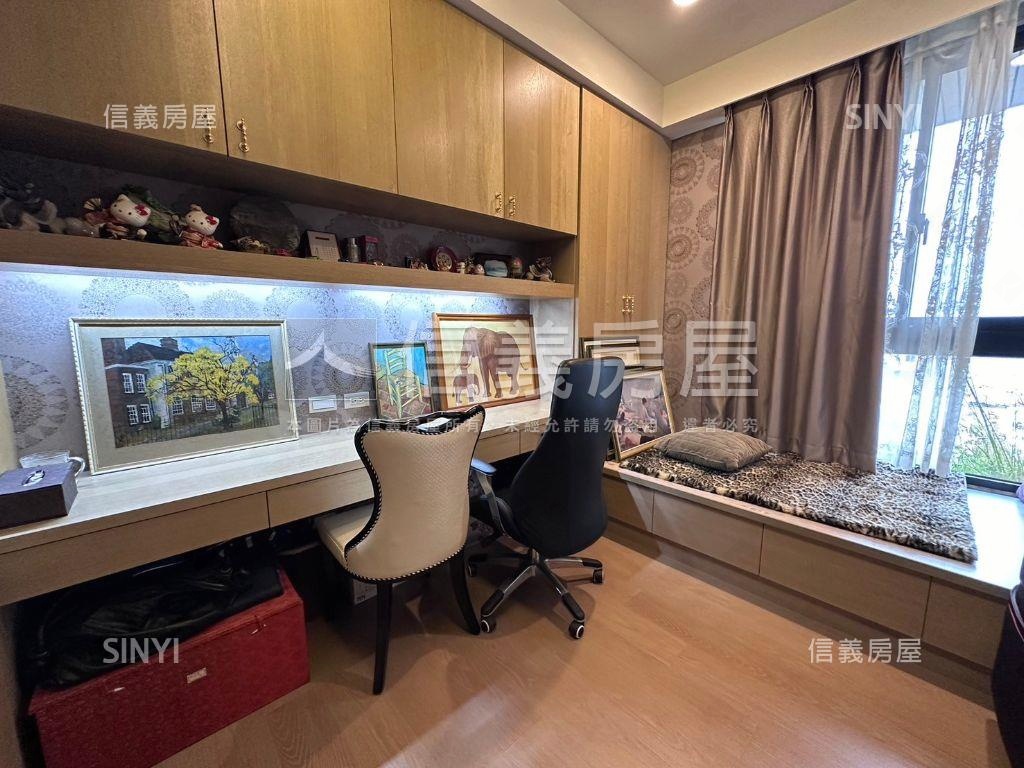 閱上景高樓層看山巒豪景房屋室內格局與周邊環境