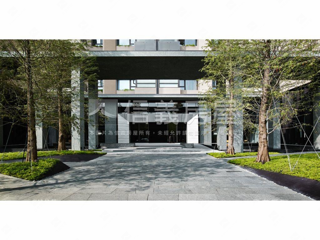 閱上景高樓層看山巒豪景房屋室內格局與周邊環境