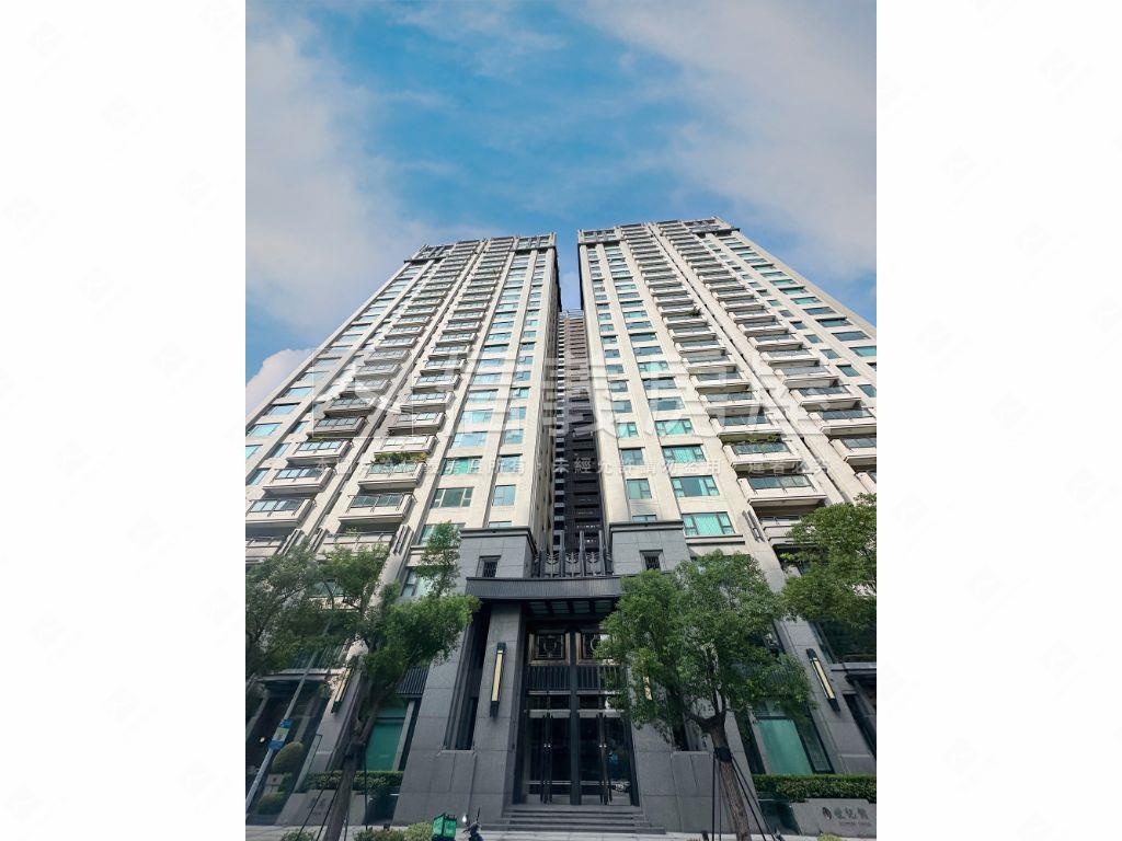 皇苑世紀館面公園豪邸房屋室內格局與周邊環境