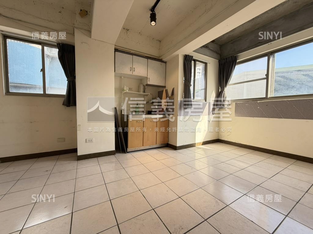 北平商圈採光美三房車位房屋室內格局與周邊環境