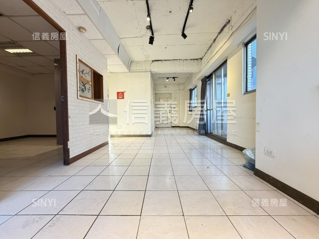 北平商圈採光美三房車位房屋室內格局與周邊環境