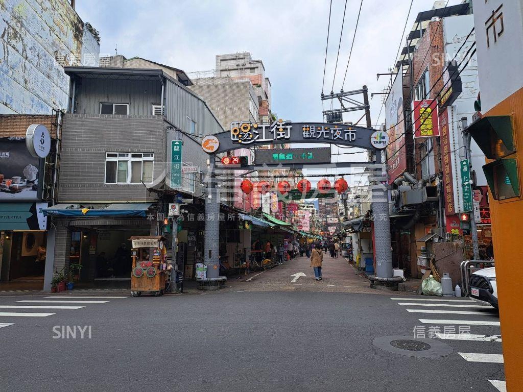 世貿派對坡道平面車位房屋室內格局與周邊環境