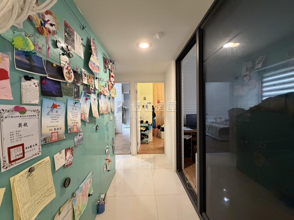 高鐵大硯俬見方邊間大三房房屋室內格局與周邊環境