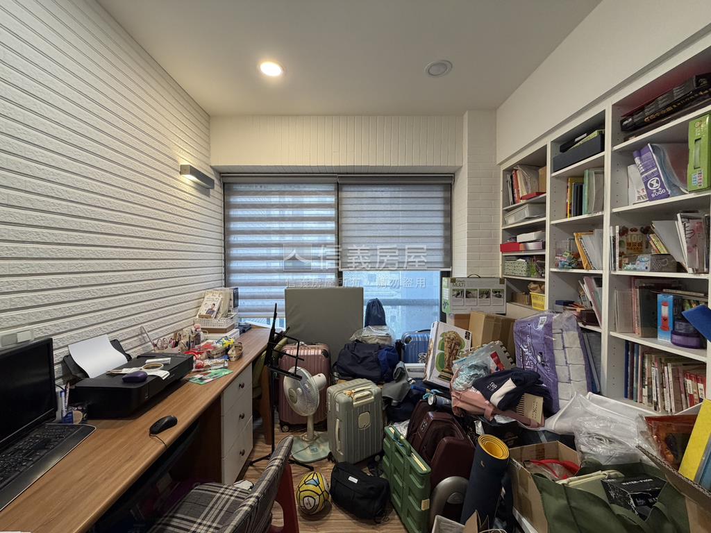 高鐵大硯俬見方邊間大三房房屋室內格局與周邊環境