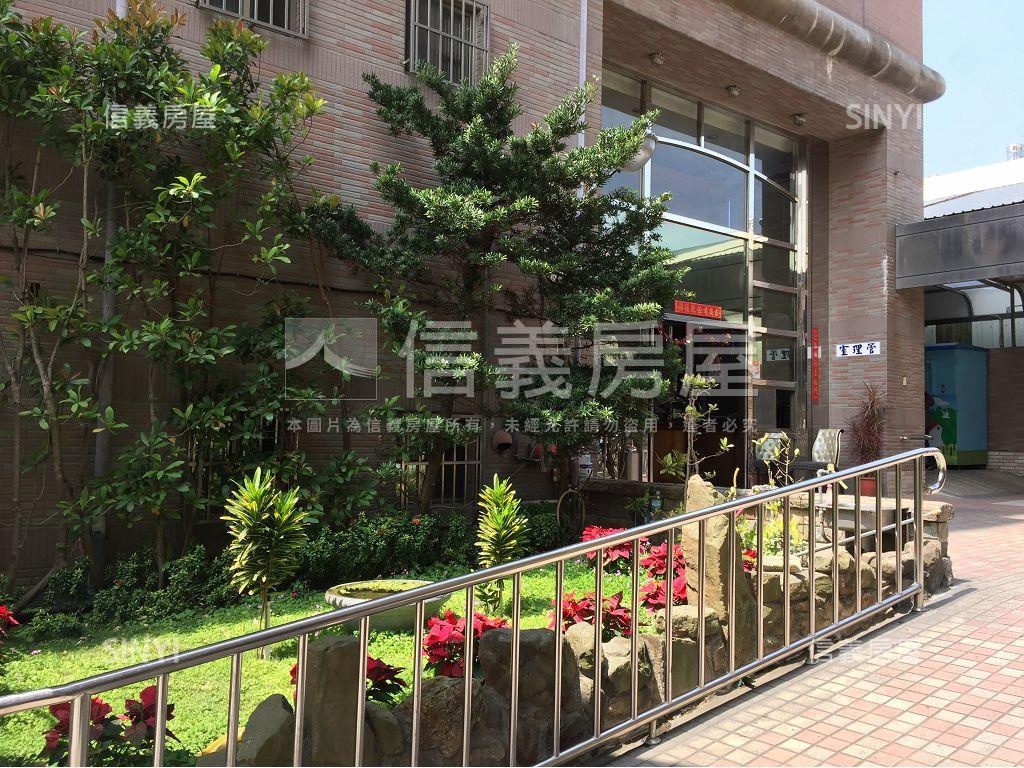 近左營高鐵採光大三房平車房屋室內格局與周邊環境