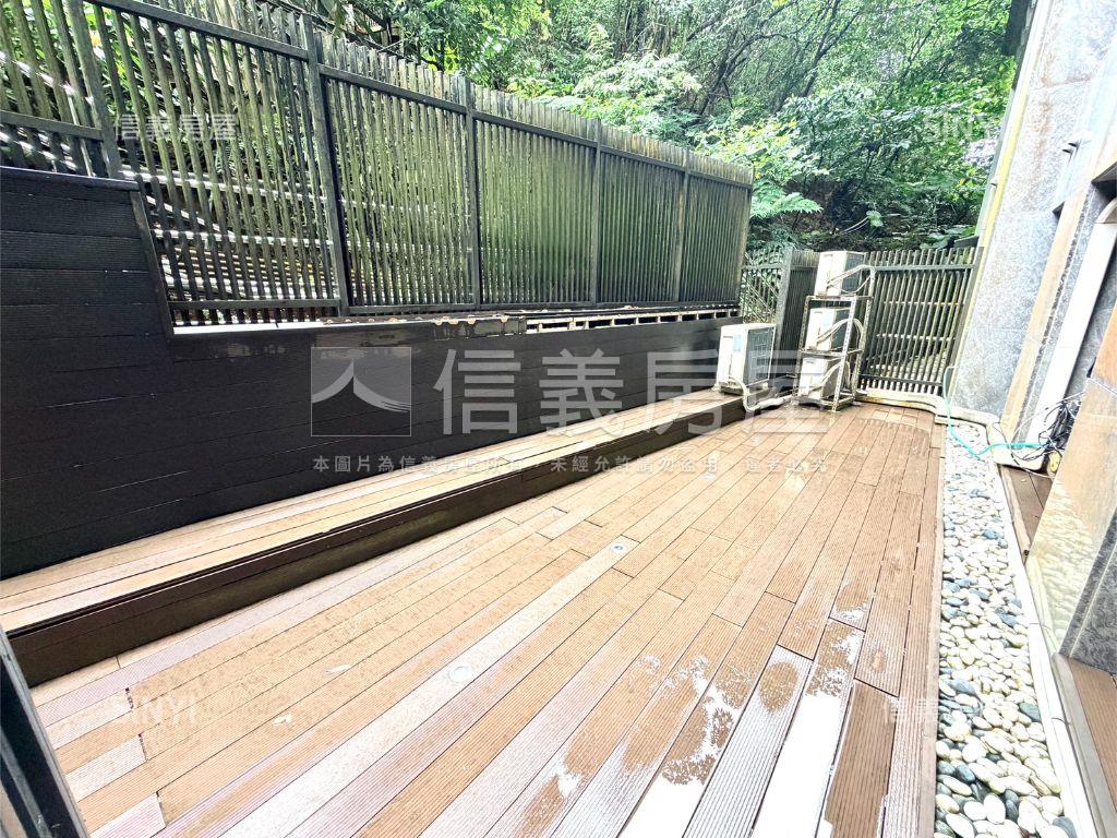 皇邑沐光加蓋庭園３房車位房屋室內格局與周邊環境