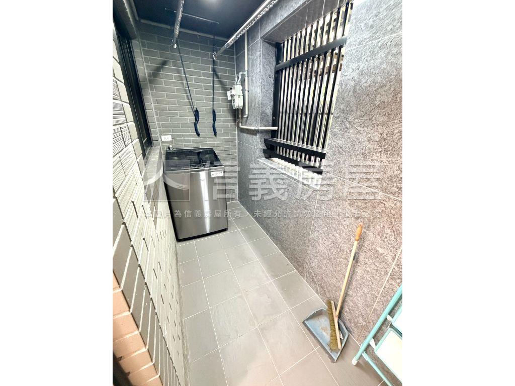 皇邑沐光加蓋庭園３房車位房屋室內格局與周邊環境